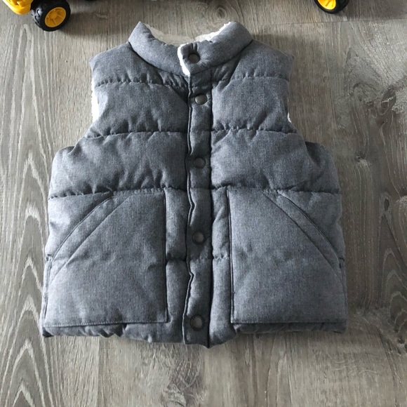 Baby GAP Puffer Vest - Picture 4 of 8